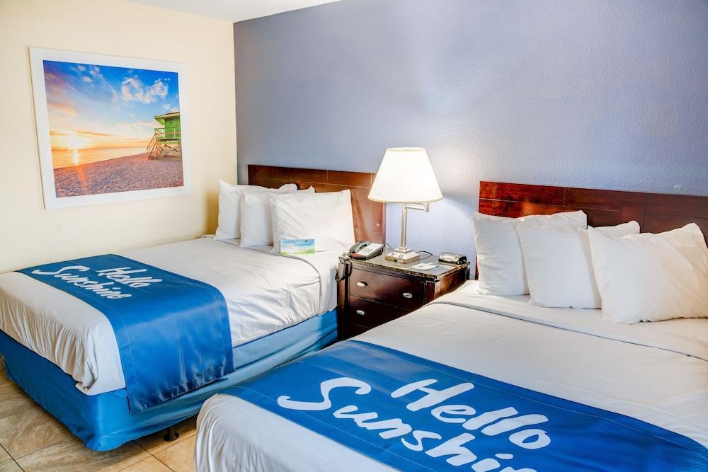Days Inn By Wyndham St. Petersburg / Tampa Bay Area Пинелас Парк Екстериор снимка