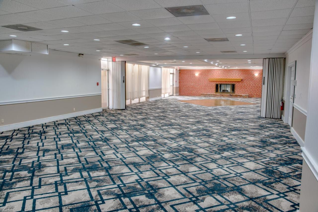 Days Inn By Wyndham St. Petersburg / Tampa Bay Area Пинелас Парк Екстериор снимка