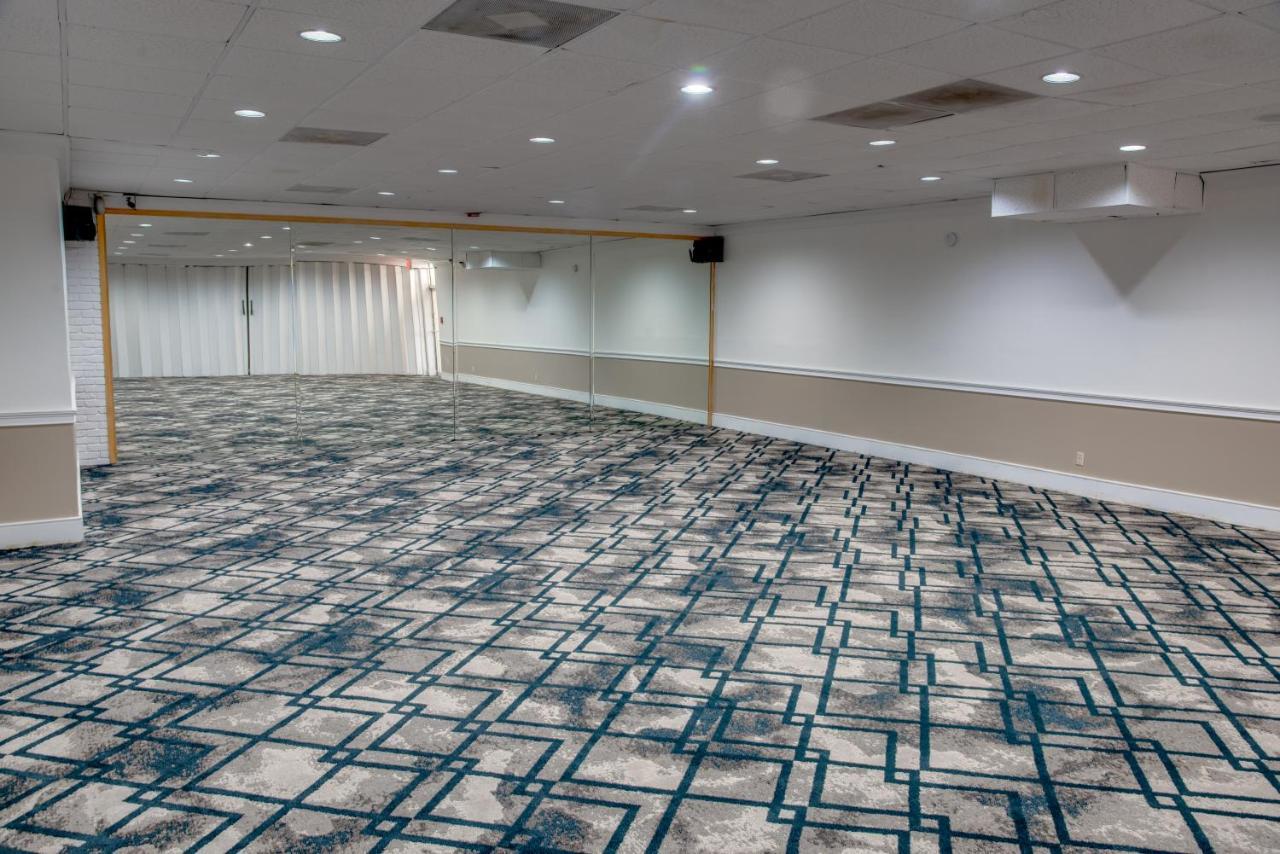 Days Inn By Wyndham St. Petersburg / Tampa Bay Area Пинелас Парк Екстериор снимка