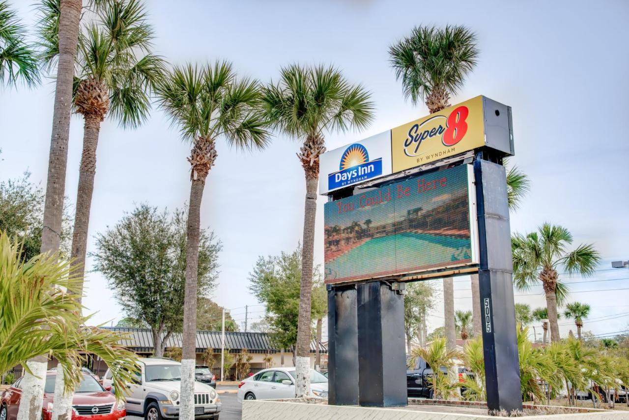 Days Inn By Wyndham St. Petersburg / Tampa Bay Area Пинелас Парк Екстериор снимка