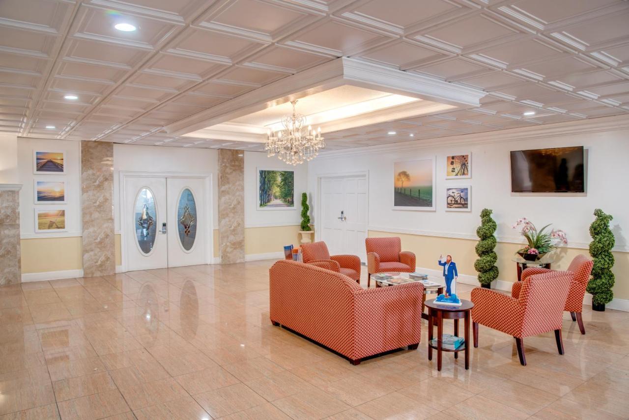 Days Inn By Wyndham St. Petersburg / Tampa Bay Area Пинелас Парк Екстериор снимка