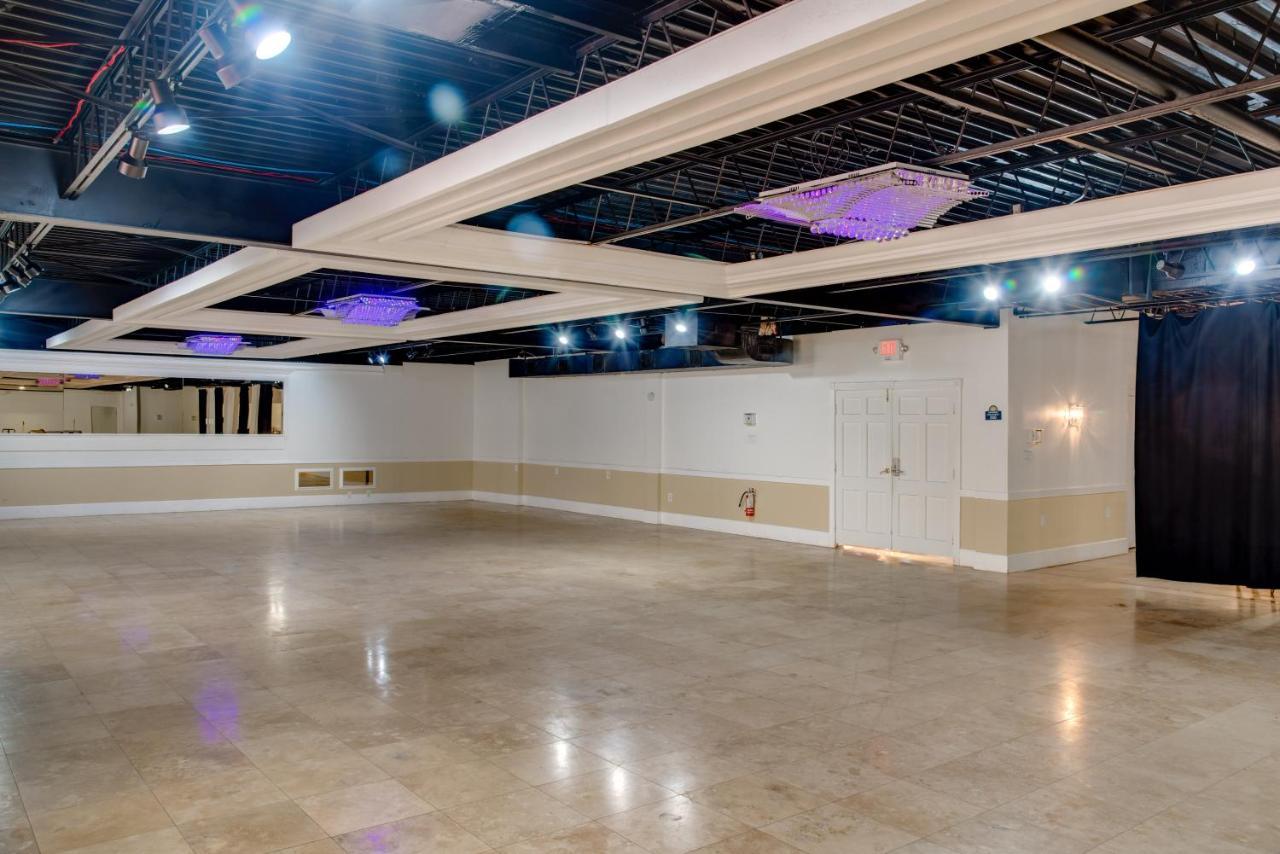 Days Inn By Wyndham St. Petersburg / Tampa Bay Area Пинелас Парк Екстериор снимка