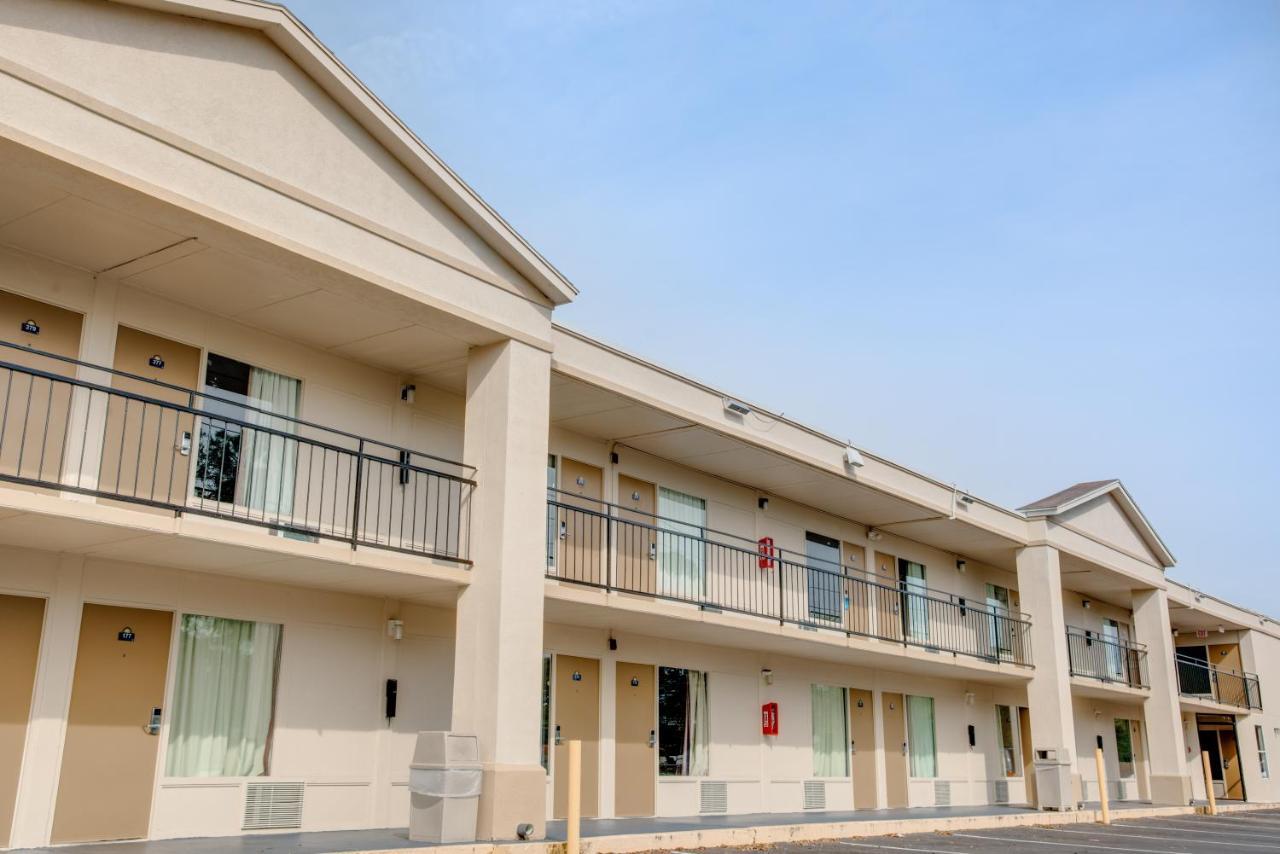 Days Inn By Wyndham St. Petersburg / Tampa Bay Area Пинелас Парк Екстериор снимка