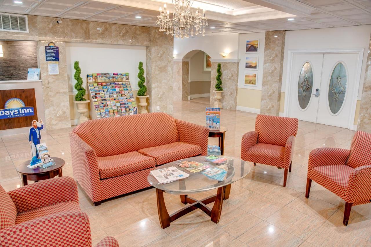 Days Inn By Wyndham St. Petersburg / Tampa Bay Area Пинелас Парк Екстериор снимка