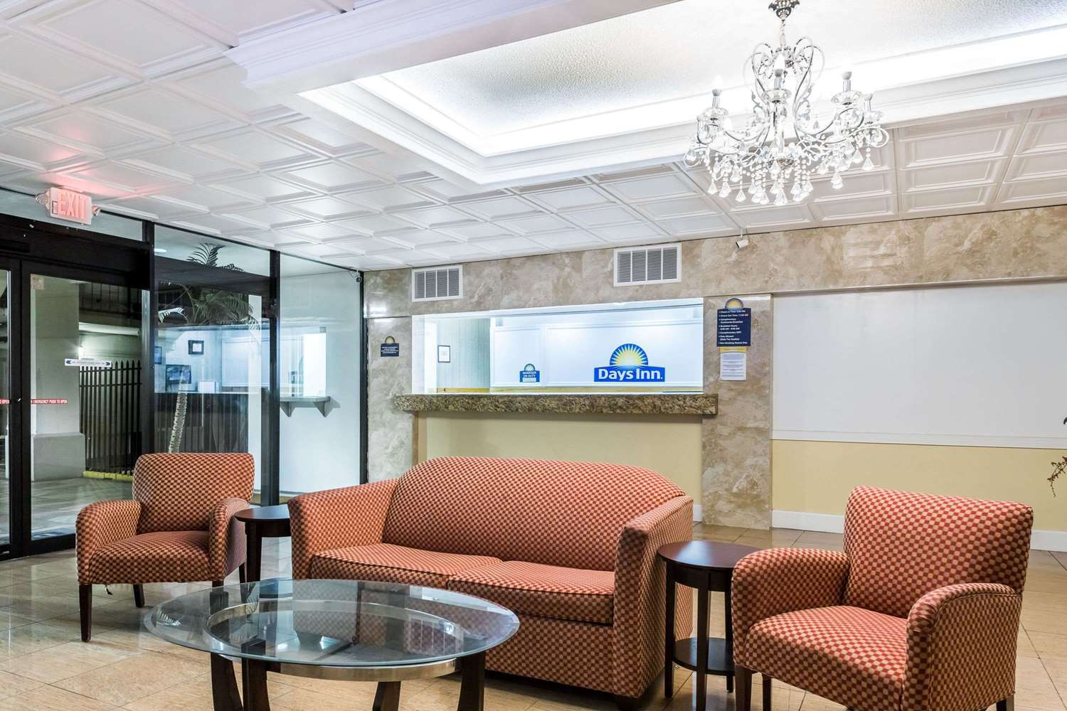 Days Inn By Wyndham St. Petersburg / Tampa Bay Area Пинелас Парк Екстериор снимка