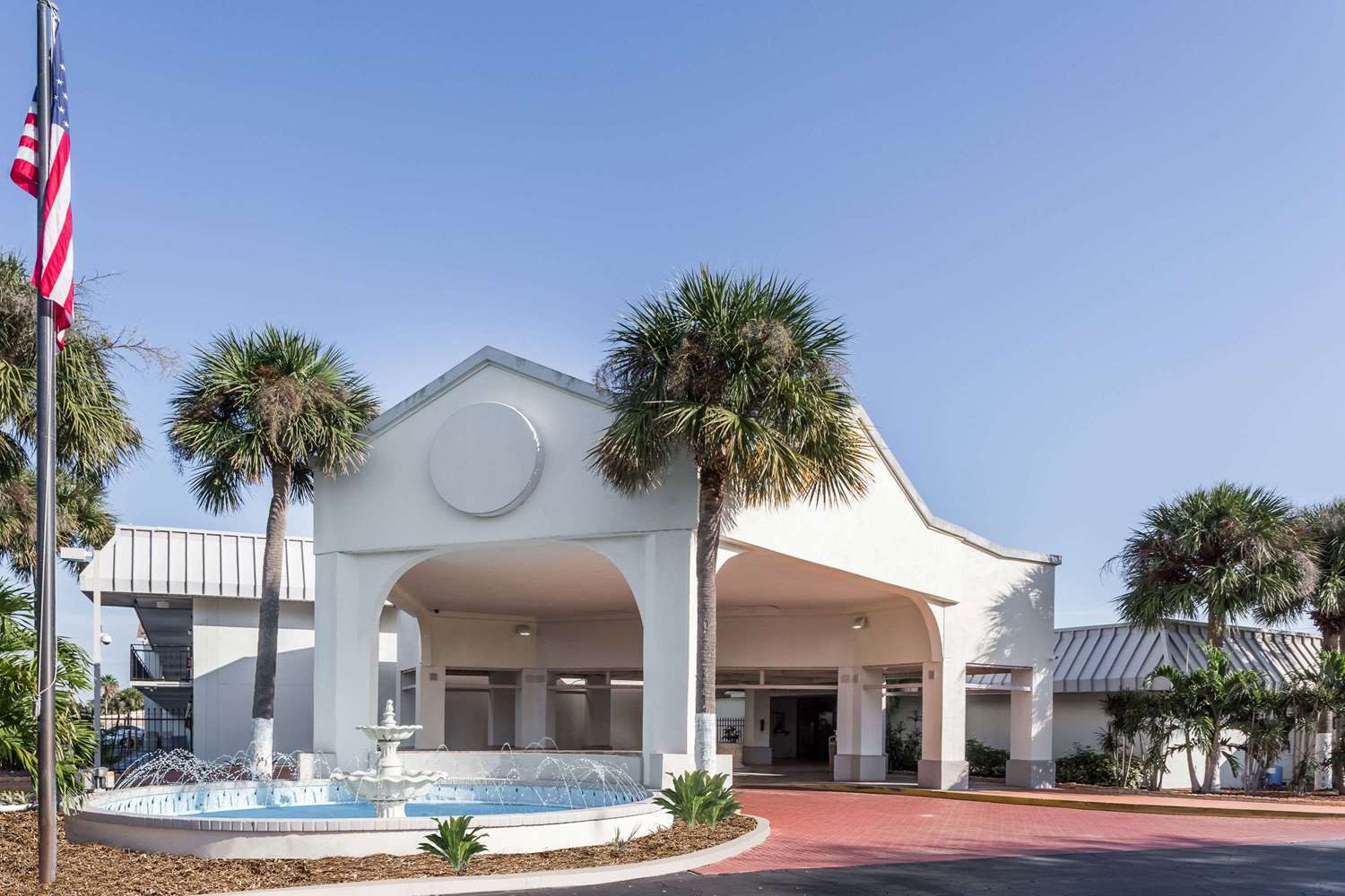 Days Inn By Wyndham St. Petersburg / Tampa Bay Area Пинелас Парк Екстериор снимка